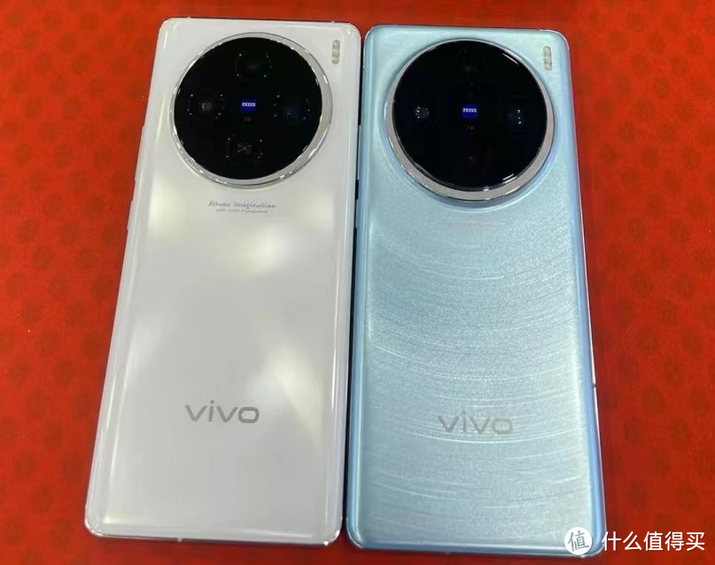 纠结买vivo X100还是买vivo X100Pro？两款手机的区别大吗？