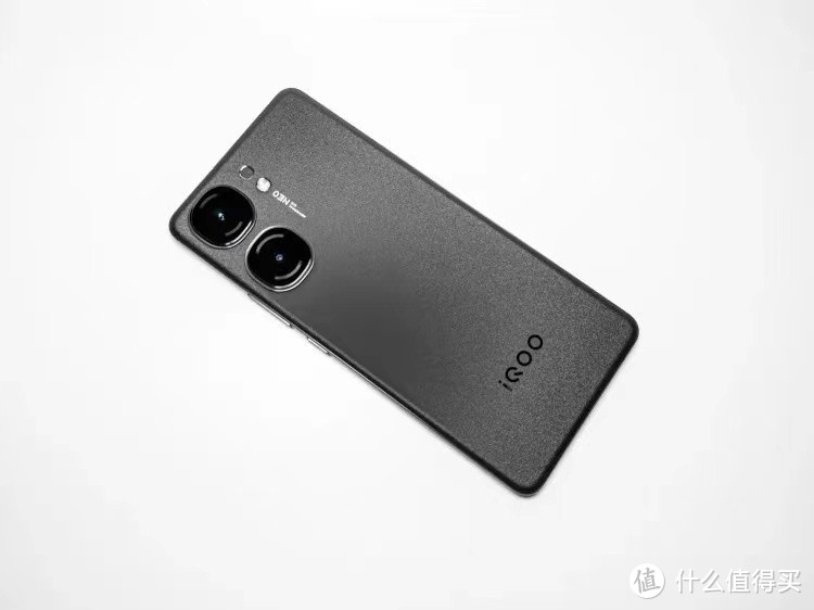 vivo不讲武德：第二代骁龙8+144Hz高刷+索尼920，12GB+256GB版仅2199元