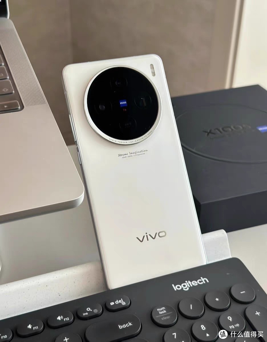 不知道怎么使用手机？vivox100s拍照看视频。