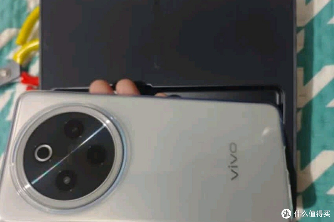 2024年末最值得入手的平民手机：vivo Y300 Pro