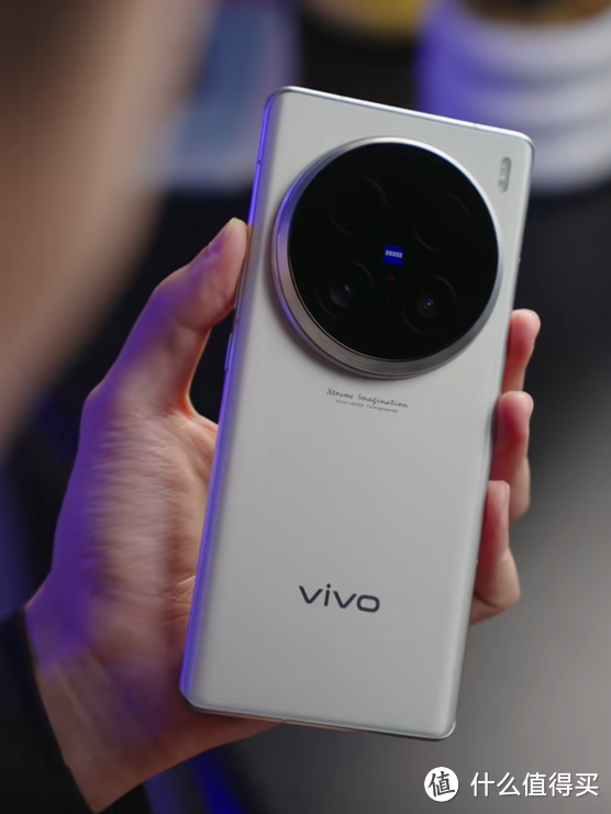 vivo X100 Ultra 上手照曝光啦！白色是不是美到心理去了？