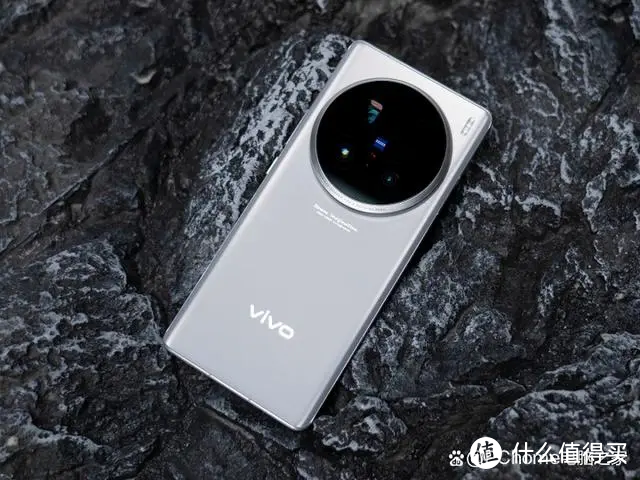 vivo X200 Pro 配置全曝光 搭载2亿像素长焦