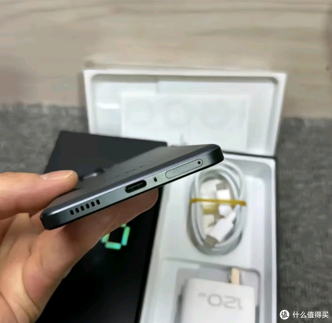 vivo iQOO Neo9 12GB+256GB 格斗黑第二代骁龙8旗舰芯自研电竞芯片