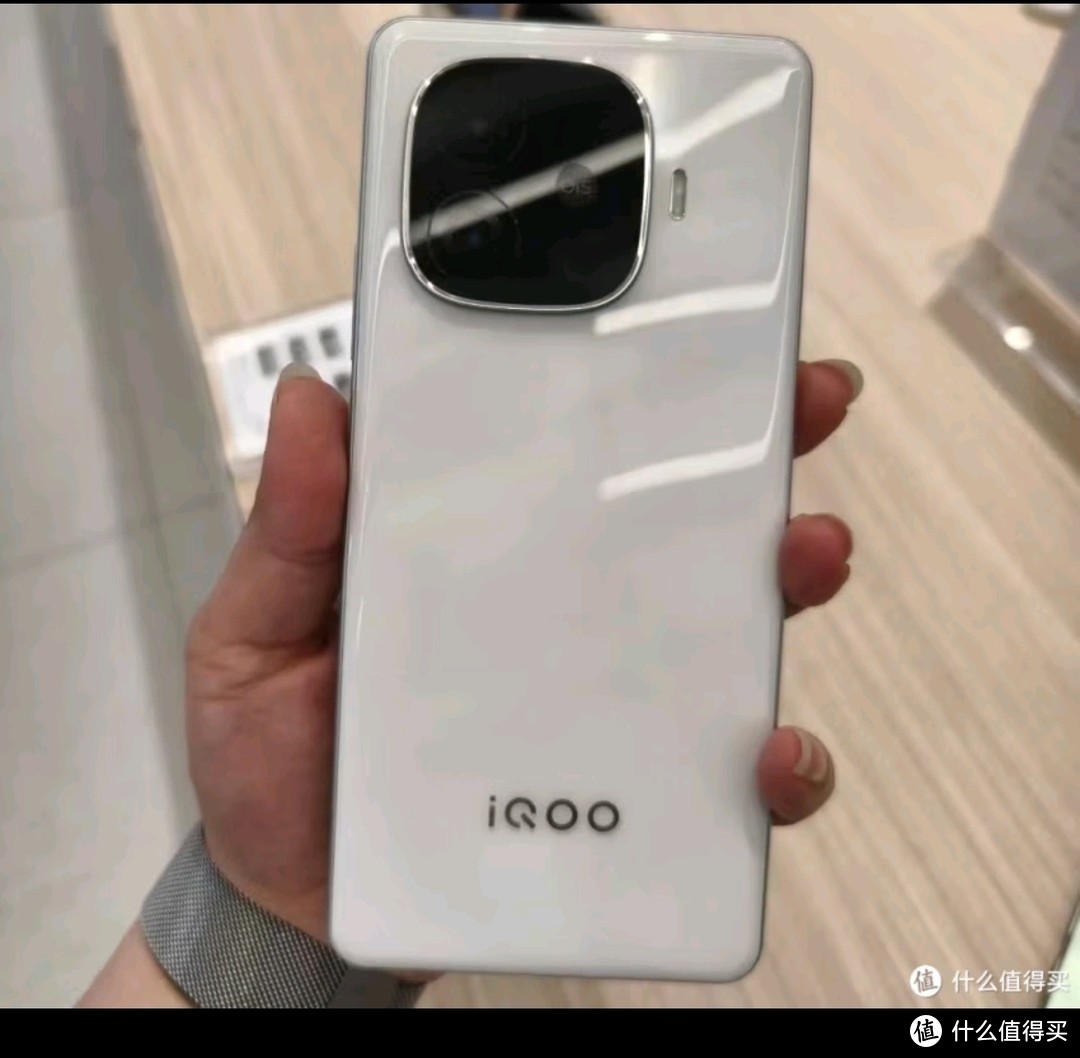 vivo iQOO Z9 8GB+256GB 星芒白 6000mAh 超薄蓝海电池 144